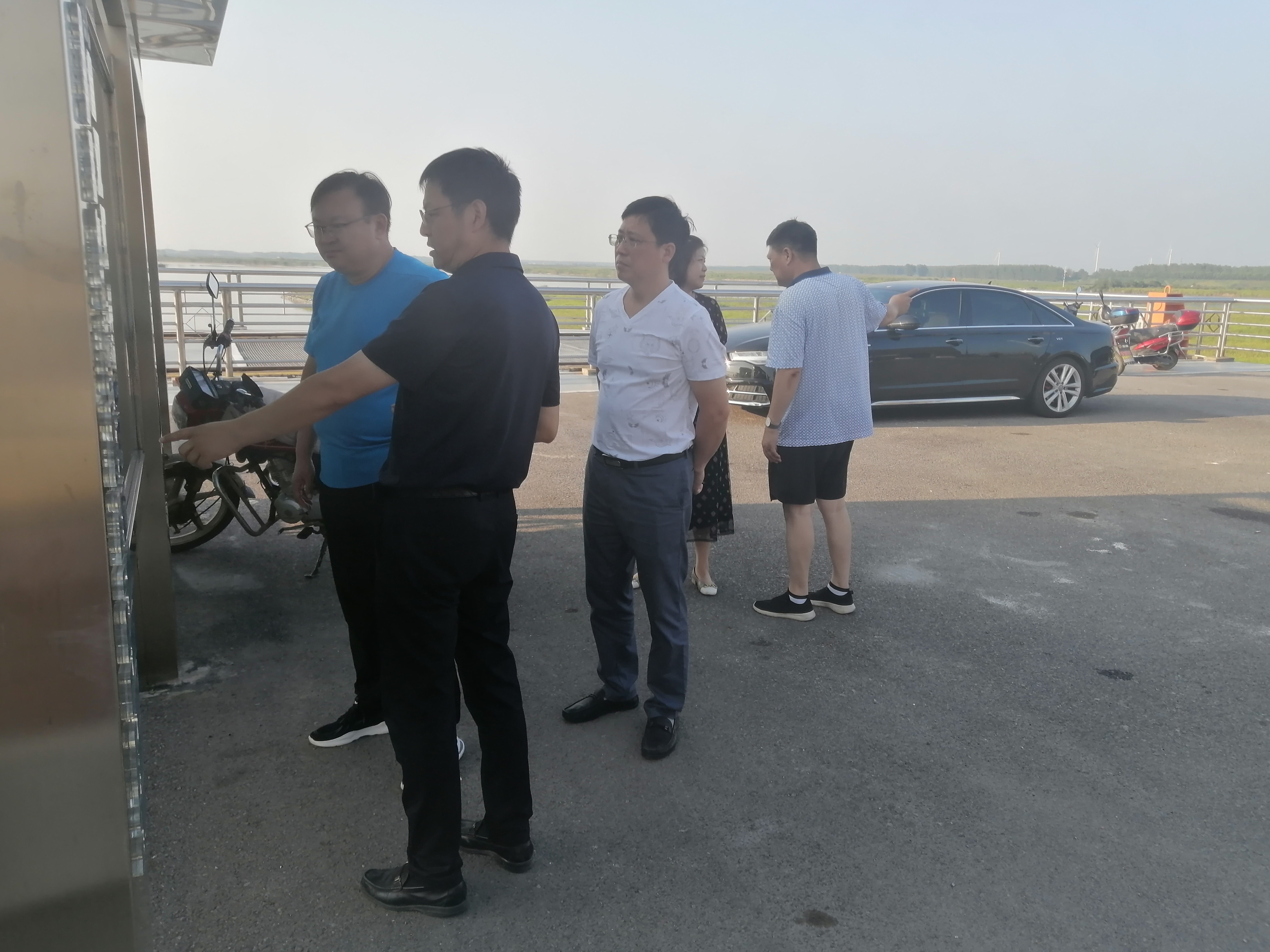 王書記在興隆局.jpg